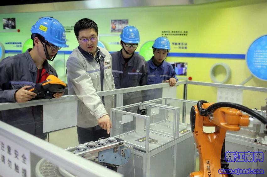 1609206921771347.jpg 刘云清和他的团队.jpg