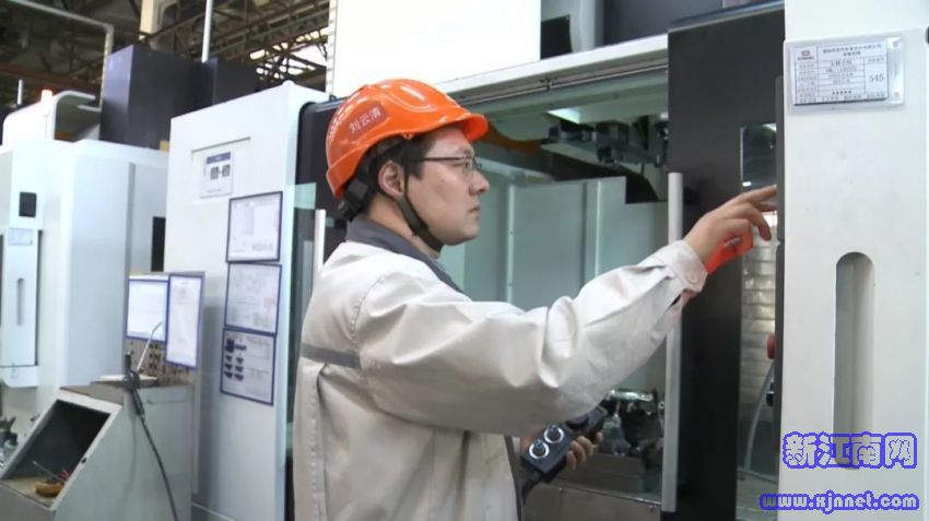 1609206902623778.jpg 工作中的刘云清.jpg