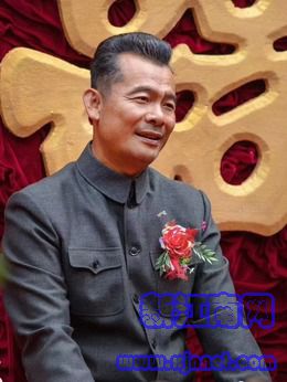 周青（宋佳伦饰演）