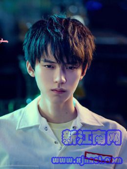 艾佳(周翊然饰演)